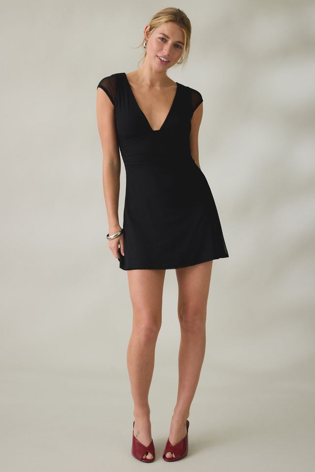 Mini-robe UO About Time à encolure en V plongeante et manches courtes #1