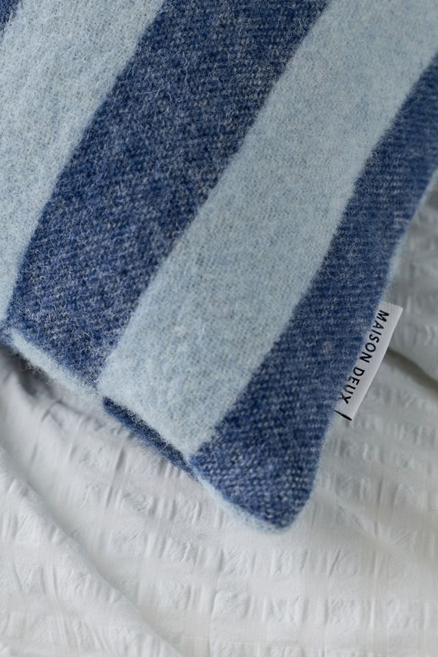 Housse de coussin en laine rayée Candy Wrap Maison Deux #1