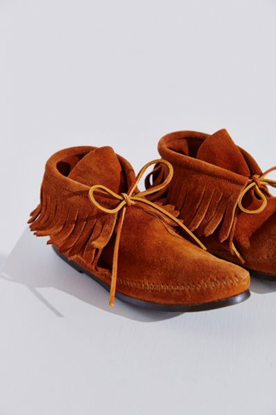 Minnetonka Suede Classic Fringe Moccasin Boot