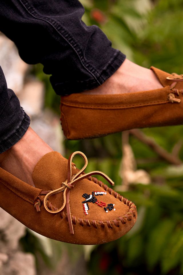 Minnetonka Men's Thunderbird Animikii Suede Beaded Softsole Moccasin #1