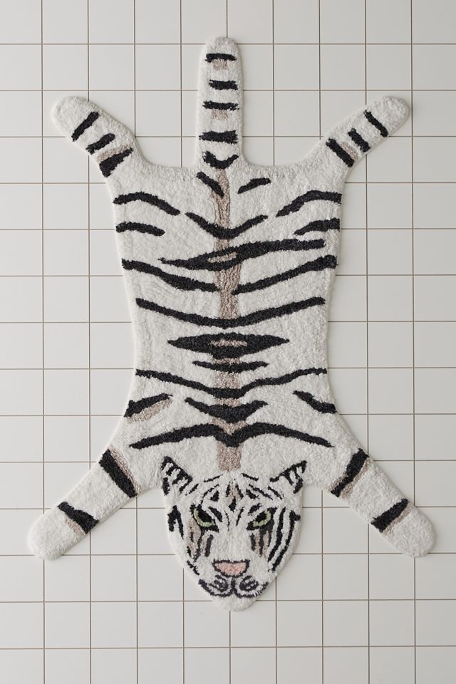 Tiger Shape Tufted Bath Mat | Urban Outfitters