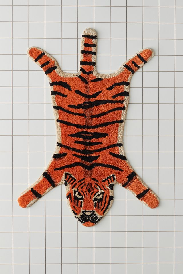 Tiger Shape Tufted Bath Mat | Urban Outfitters