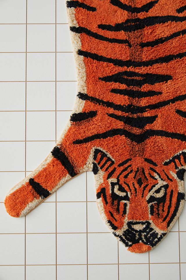 Tiger Shape Tufted Bath Mat | Urban Outfitters