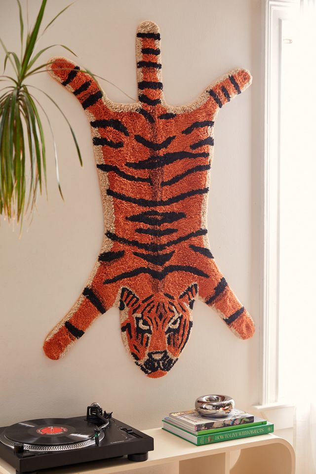 Urban Outfitters タイガー バスマット Tiger Shape Tufted Bath Mat | Urban Outfitters