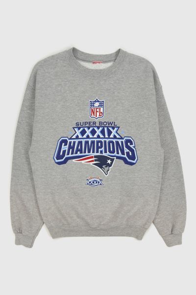 Vintage New England Patriots Super Bowl XXXIX Champions Football Crewneck