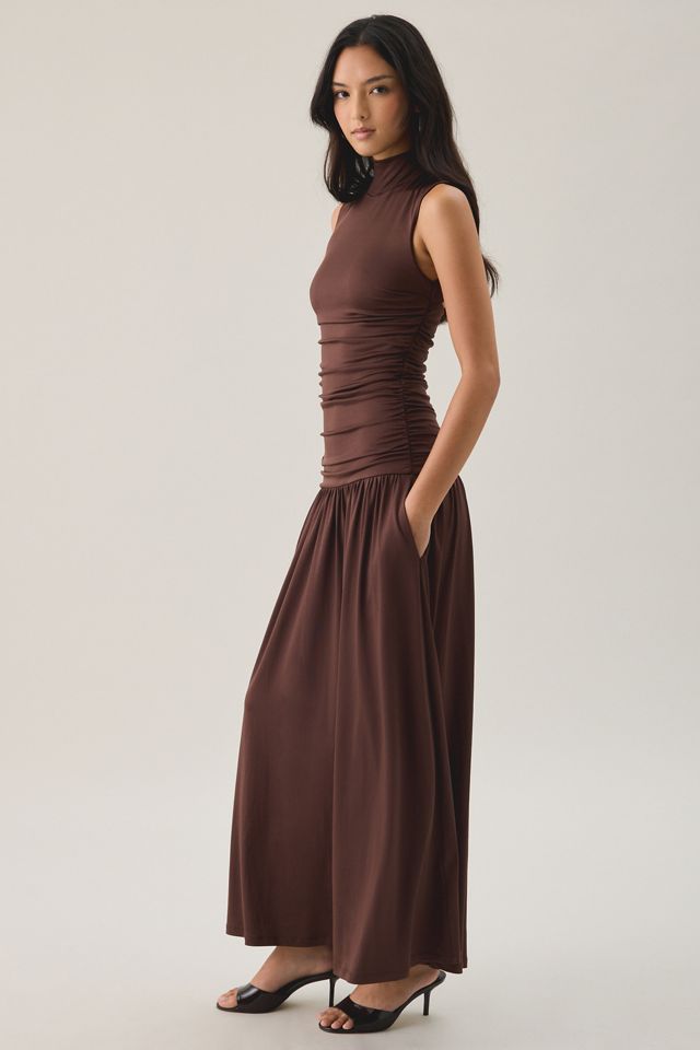 Robe longue sans manches à col montant et taille basse froncée Lark de NIA #2