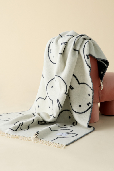 Maison Deux X Miffy Head Wool Fleece Throw Blanket | Urban Outfitters