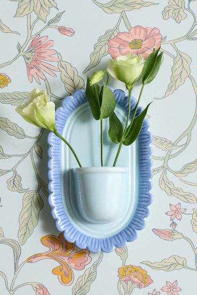 Vase mural en céramique bouquet de fleurs festonnées