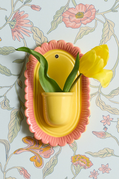 Scalloped Flower Bouquet Ceramic Wall Vase in Yellow at Urban Outfitters