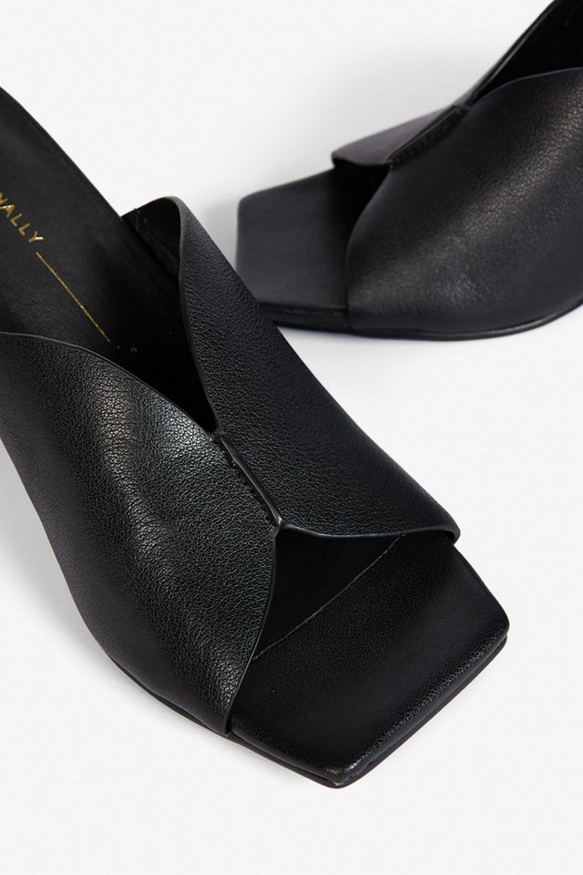 Intentionally Blank Kamika Heel #2