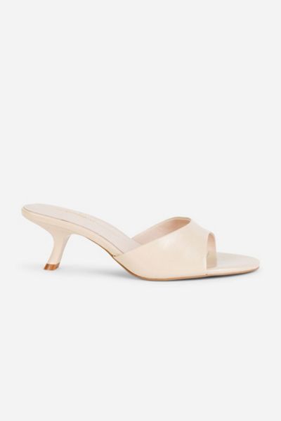 Intentionally Blank Given Mule Heel
