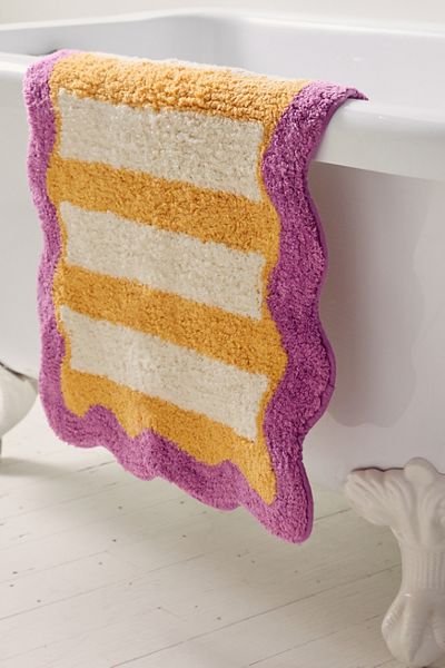 Striped Scalloped Tufted Bath Mat