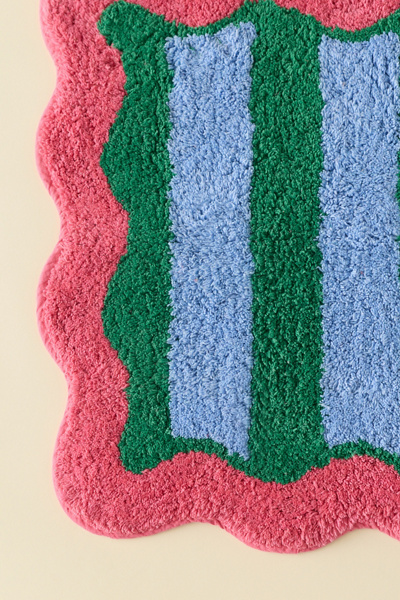 Striped Scalloped Tufted Bath Mat