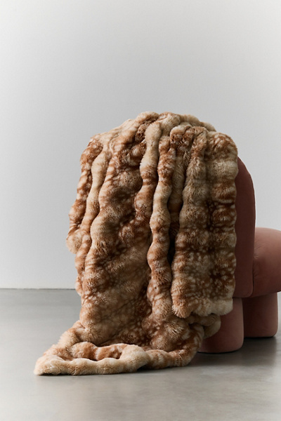 Lollie Cozy Faux Fur Throw Blanket in Fawn at Urban Outfitters