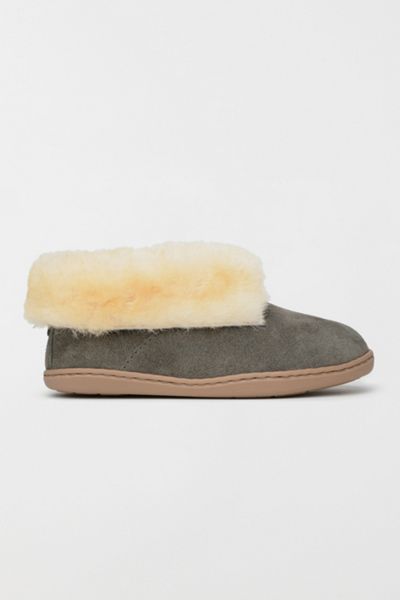 Minnetonka Women's Suede Sheepskin Ankle Boot Slippers