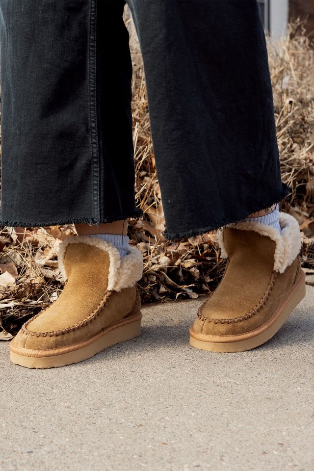 Minnetonka Chandra Suede Berber Lined Ankle Boots #1