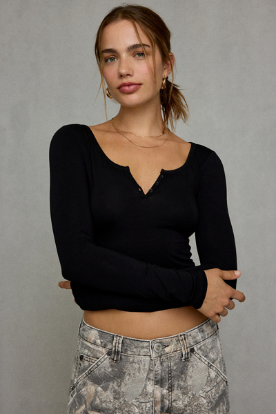 UO Ayla Notch Neck Long Sleeve Tee | Urban Outfitters Canada
