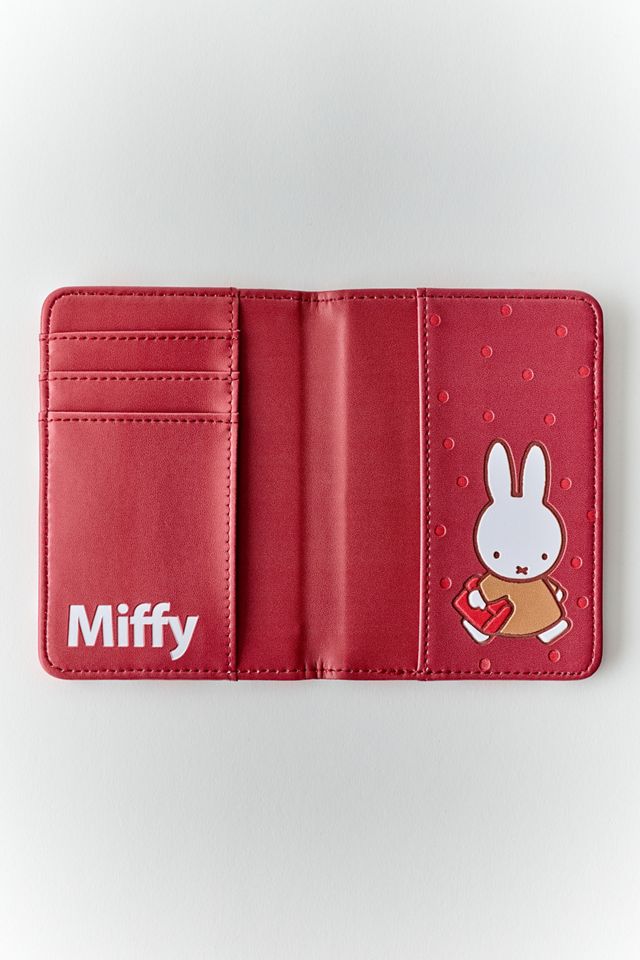 Porte-passeport en faux cuir Maroon Muse exclusivité UO FŪL X Miffy #1