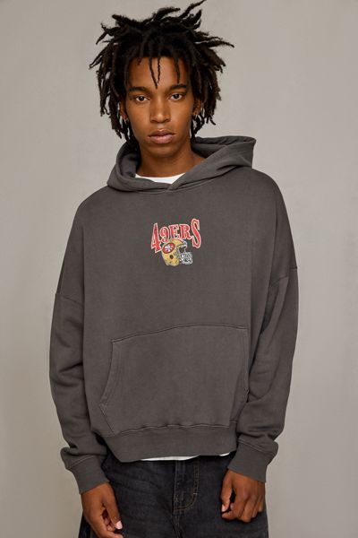 NFL UO Exclusive Team Graphic Boxy Fit Hoodie Sweatshirt