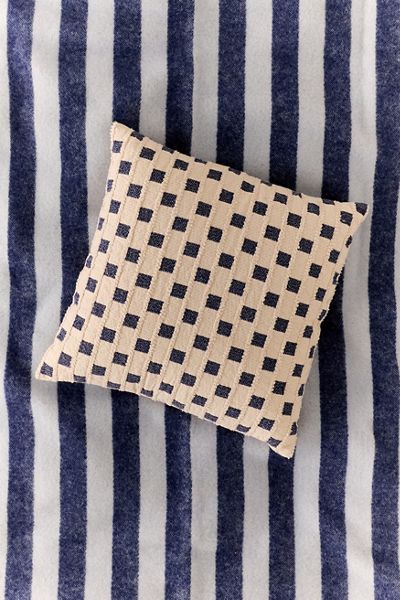 Coussin décoratif tissé jacquard à carreaux Kaz