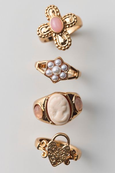 Iris Cameo Rings Set