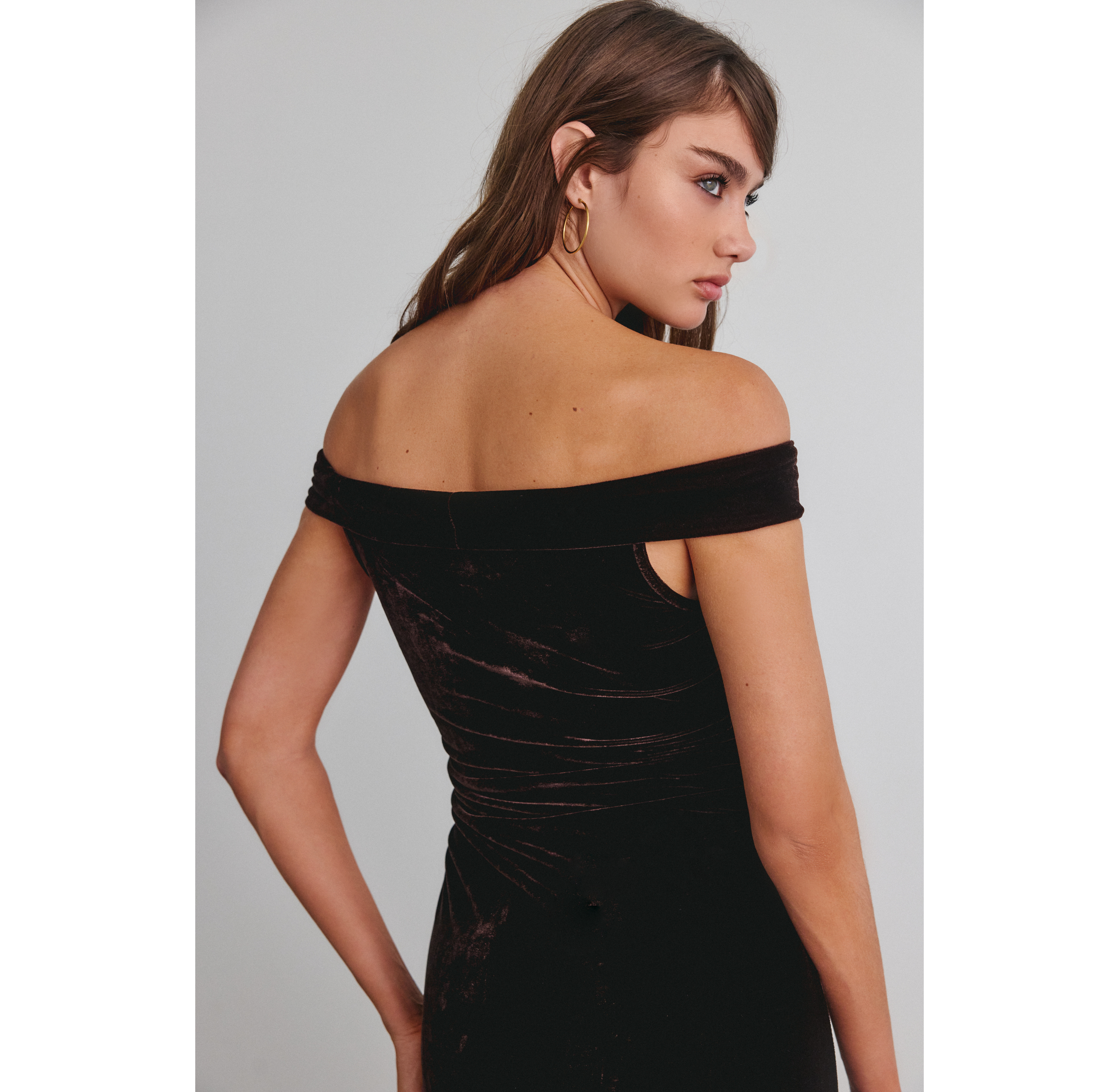 4SI3NNA Velvet Off-The-Shoulder Maxi Dress
