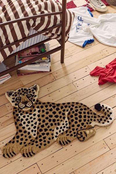 Sitting Cheetah Shaped Tufted Wool Rug