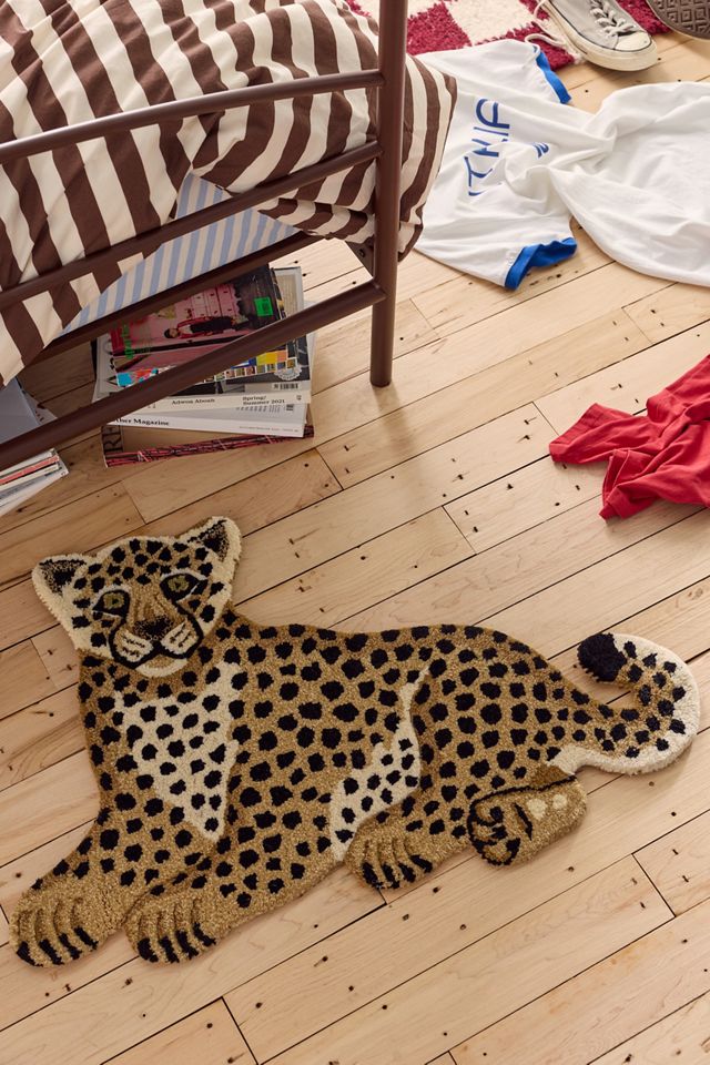 Sitting Cheetah Shaped Tufted Wool Rug #1