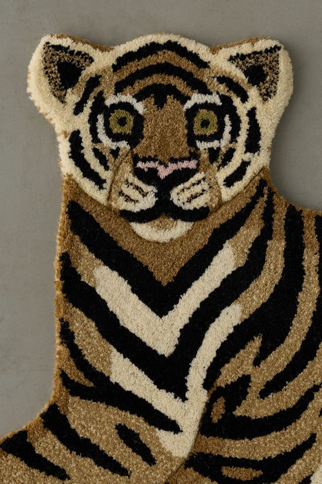 Sitting Tiger Shaped Tufted Wool Rug #2