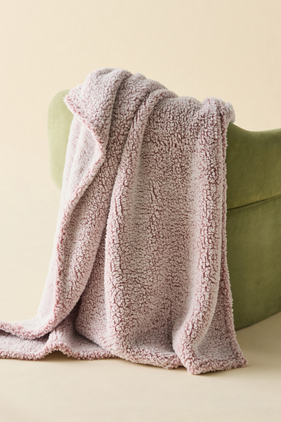 Mae Cozy Marled Fleece Throw Blanket in Wisteria at Urban Outfitters