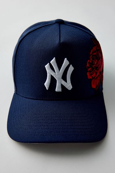 Mitchell & Ness MLB New York Yankees Rose Snapback Hat