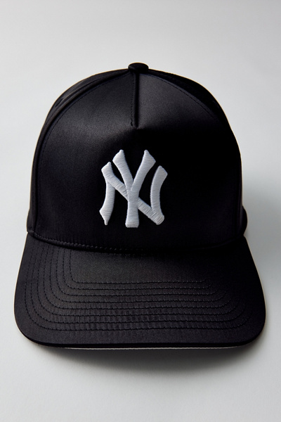 Mitchell & Ness MLB New York Yankees Satin Snapback Hat