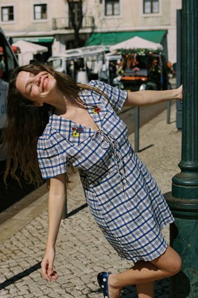 グライザ Lisa Says Gah Alexa Plaid Embroidered Shirtdress | Urban Outfitters