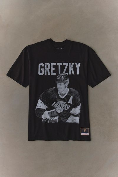 Mitchell & Ness NHL Throwback Legends Player Graphic Tee