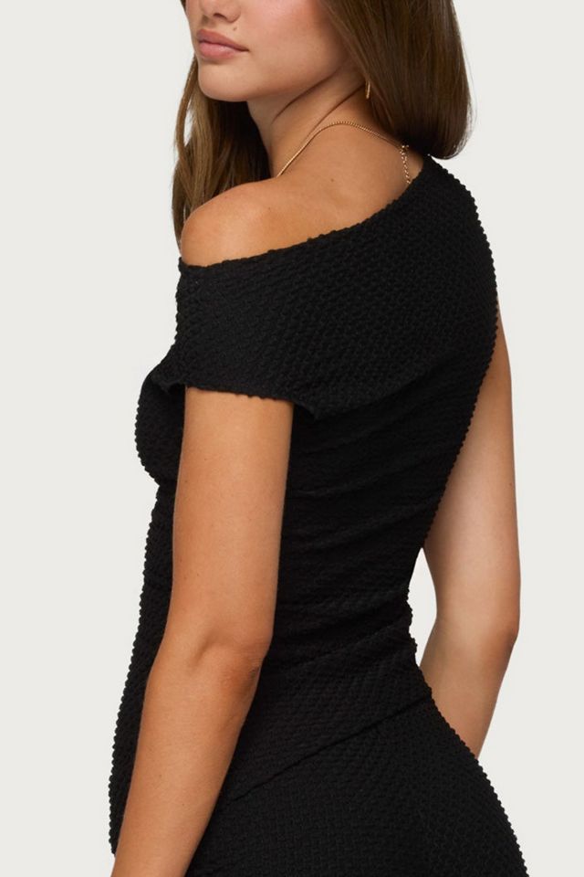 Edikted Atile Asymmetric Off Shoulder Textured Top #4