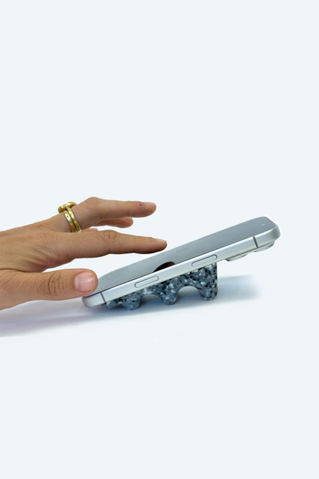 Bailey Hikawa Tsunami MagSafe Grip & Stand #1