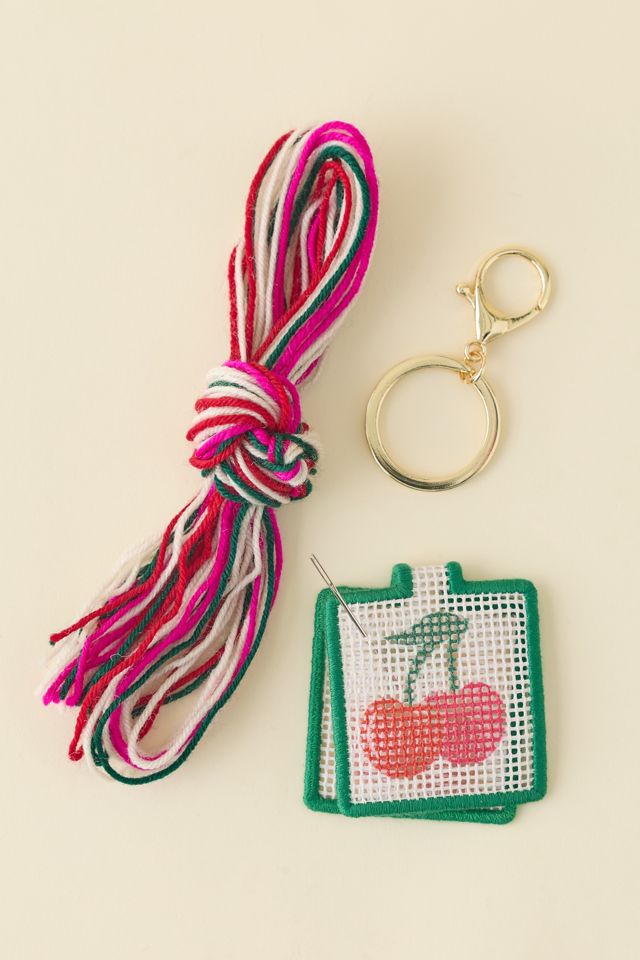 Ensemble de bricolage de porte-clés en needlepoint Lucky Feather #1