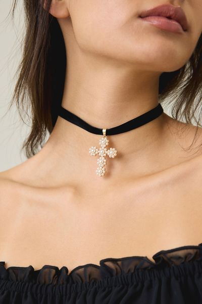 Collier ras-de-cou à ruban avec croix en perles