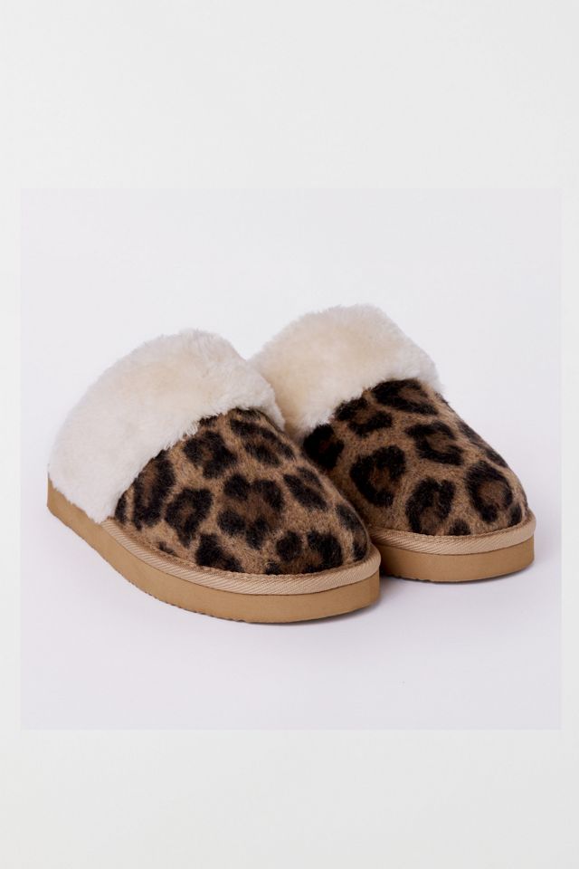 Minnetonka Chesney Leopard Print Suede Faux Fur Lined Scuff Slippers #1