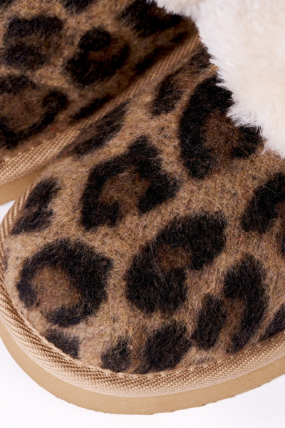 Minnetonka Chesney Leopard Print Suede Faux Fur Lined Scuff Slippers