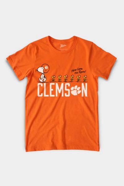 Streaker Peanuts x Clemson Snoopy's Football Team Tee