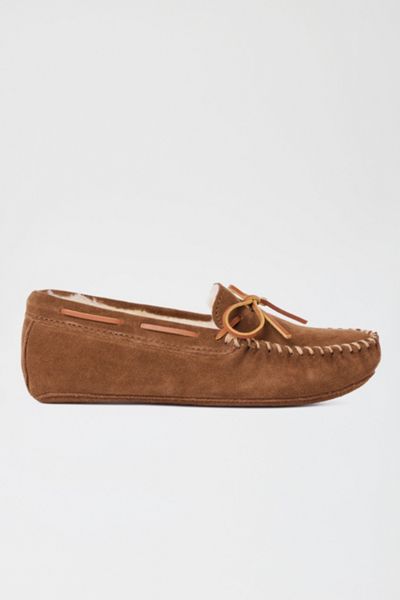 Minnetonka Suede Sheepskin Lined Softsole Slipper