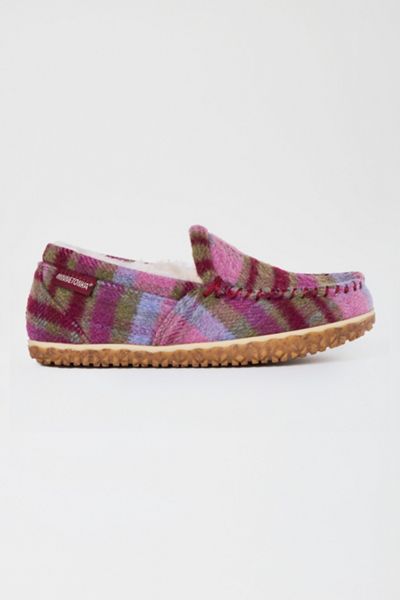 Minnetonka Tempe Slippers