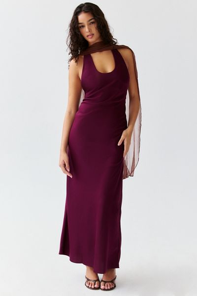 Robe longue en satin à encolure licou plongeante Bare de Lioness
