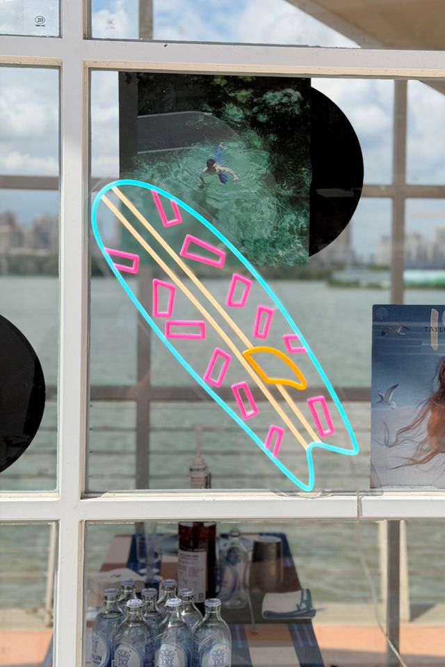 Echo Neon Surfboard Neon Sign #1