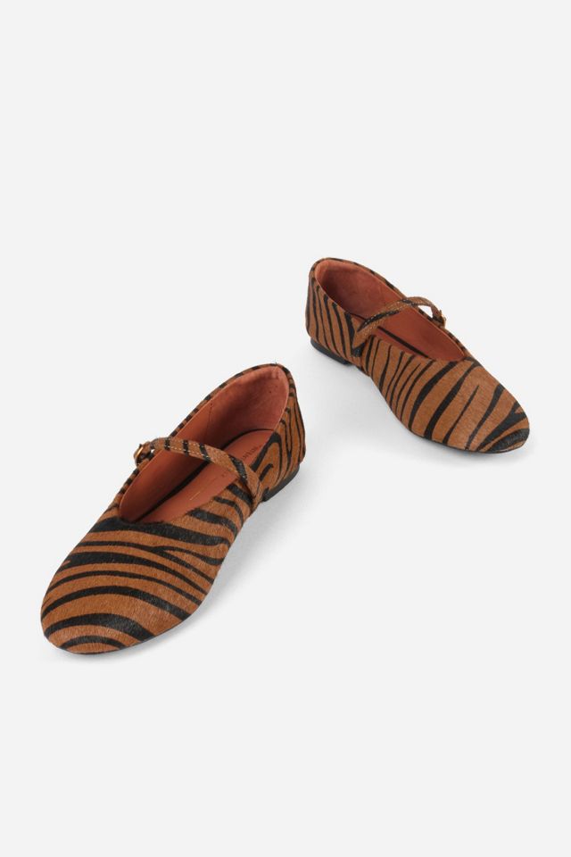Intentionally Blank Larisa Tiger Print Fur Flat #1