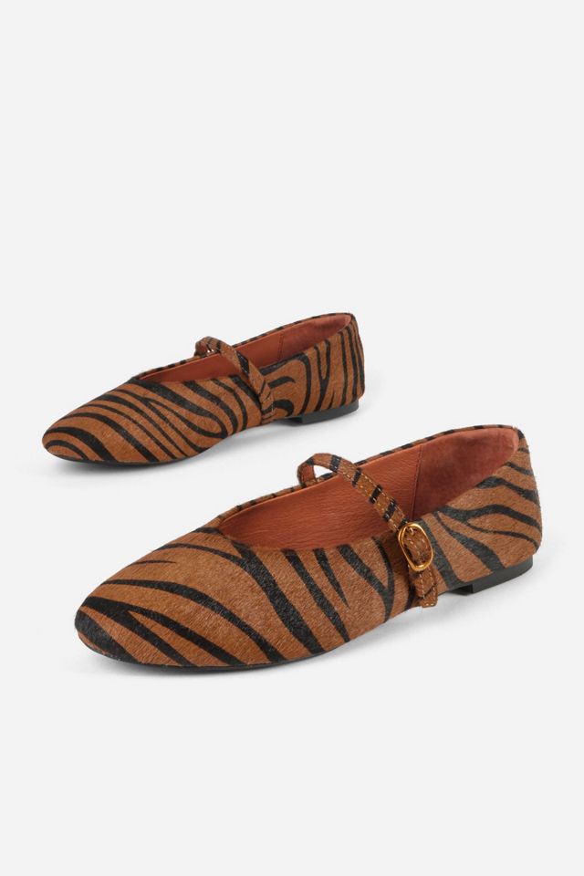 Intentionally Blank Larisa Tiger Print Fur Flat #2