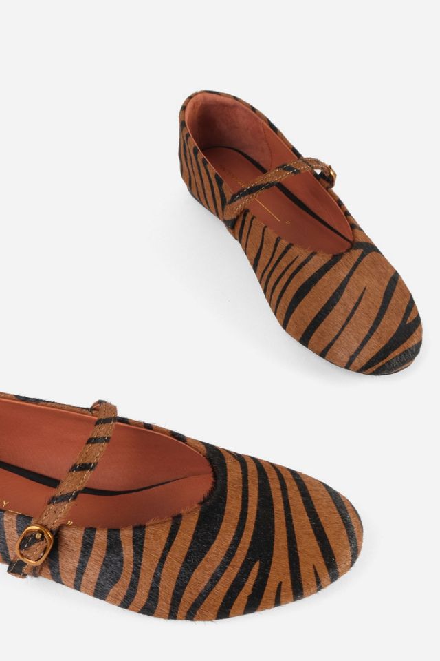 Intentionally Blank Larisa Tiger Print Fur Flat #3