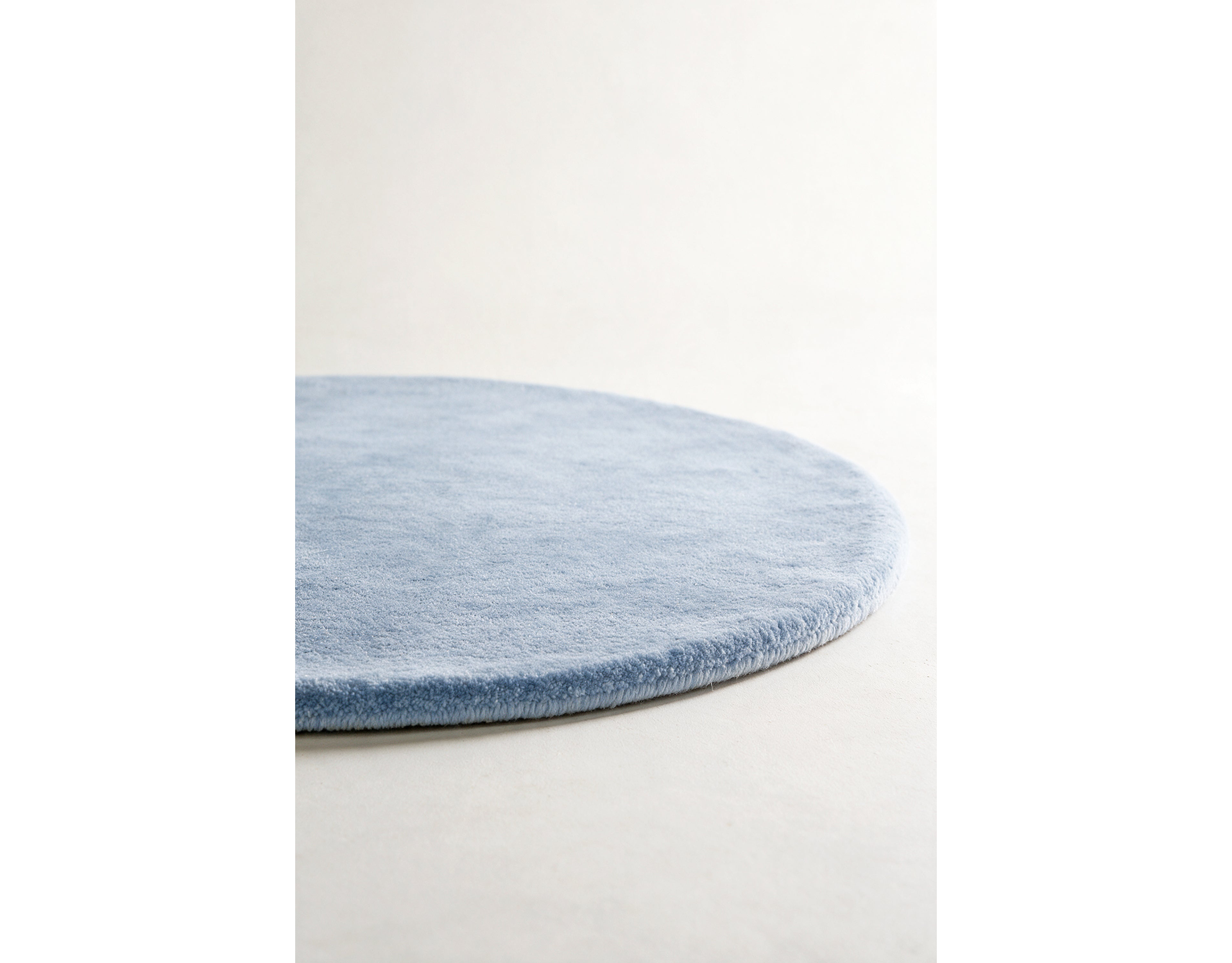 Jubi Solid Color Oval Hand-Tufted Wool Rug