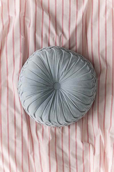 Round Pintuck Pillow